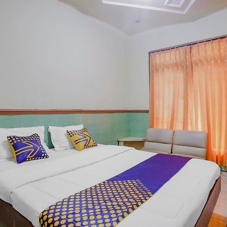Spot On 90092 Dewi Safitri Hotel Semarang Luaran gambar