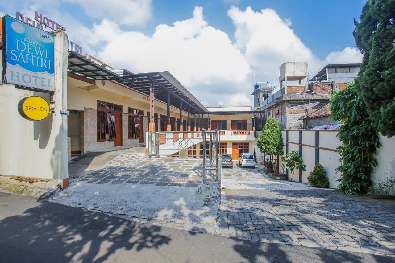 Spot On 90092 Dewi Safitri Hotel Semarang Luaran gambar
