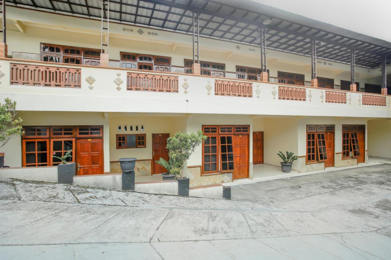 Spot On 90092 Dewi Safitri Hotel Semarang Luaran gambar