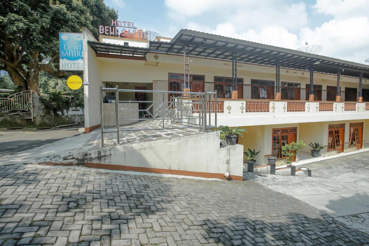 Spot On 90092 Dewi Safitri Hotel Semarang Luaran gambar