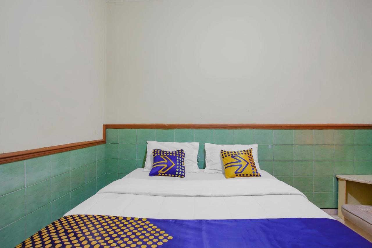 Spot On 90092 Dewi Safitri Hotel Semarang Luaran gambar